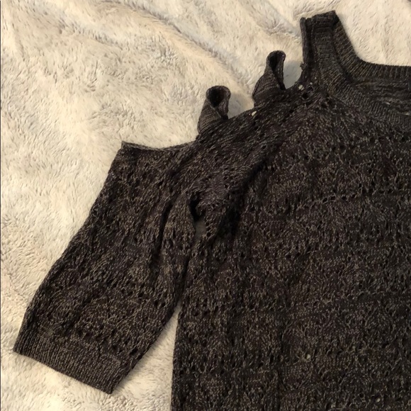 Cold Shoulder Knit Top - Picture 2 of 5
